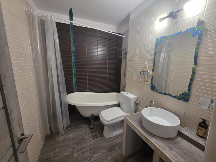Apartament cu 2 camere semidecomandat, mobilat în Central