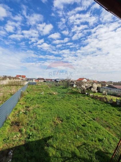 Casă cu 3 camere cu Teren 956 Mp în Sărbătoarea