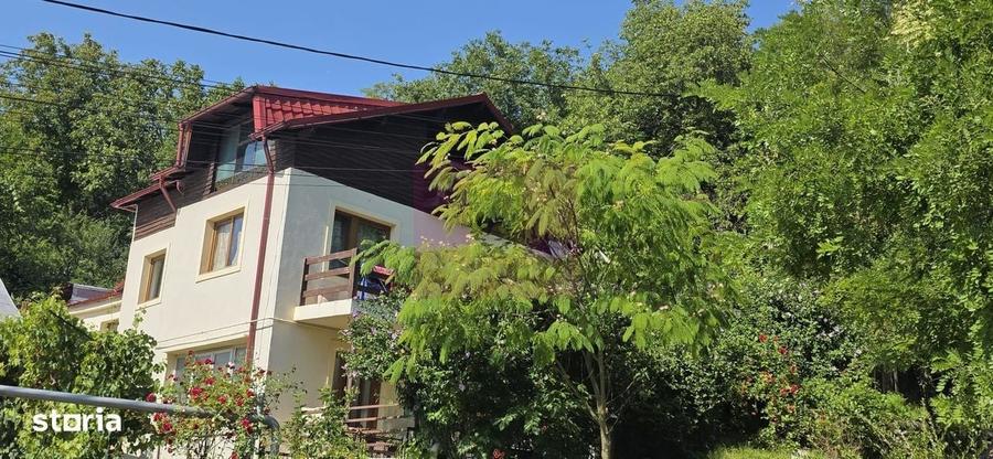 Casă cu 4 camere cu Teren 451 Mp în Central