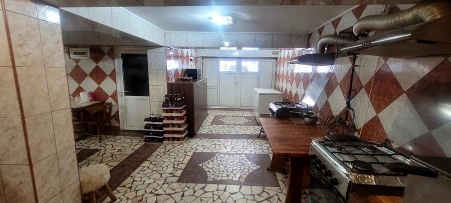 Spațiu comercial, de 100 mp, în Găvana