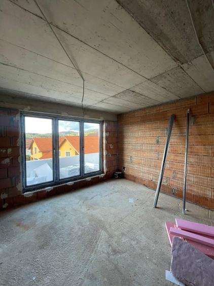 Apartament cu 2 camere semidecomandat în Independenței