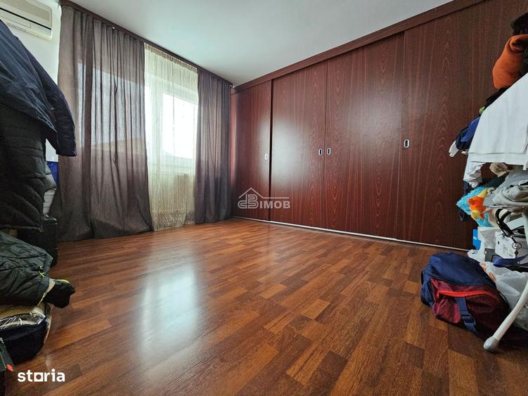 Casă cu 5 camere cu Canalizare în Micro 2