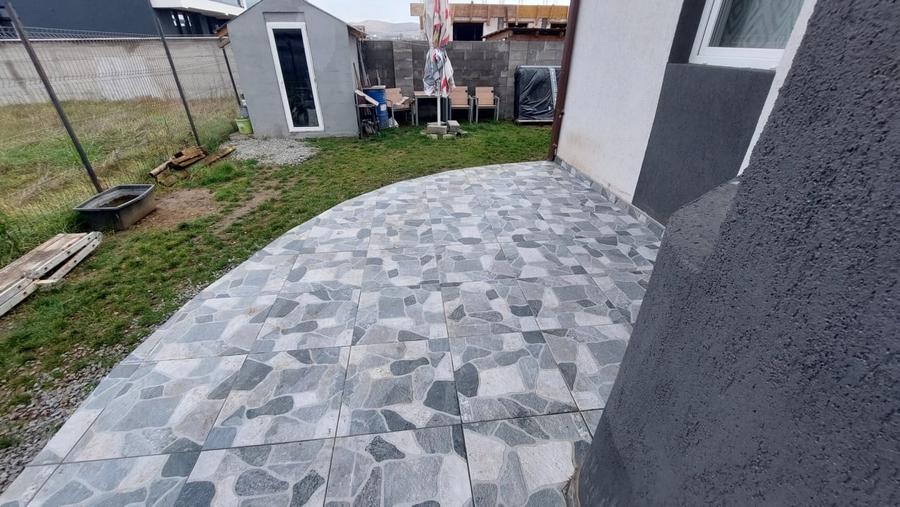 Casă individuală cu 5 camere cu Teren 350 Mp în Micești