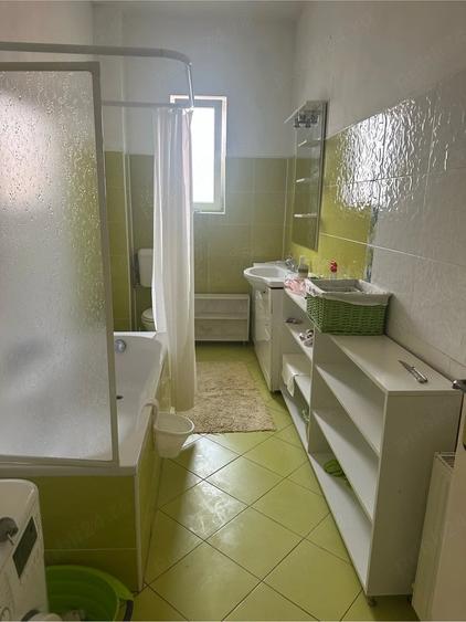Apartament cu 3 camere decomandat în Dâmbovița