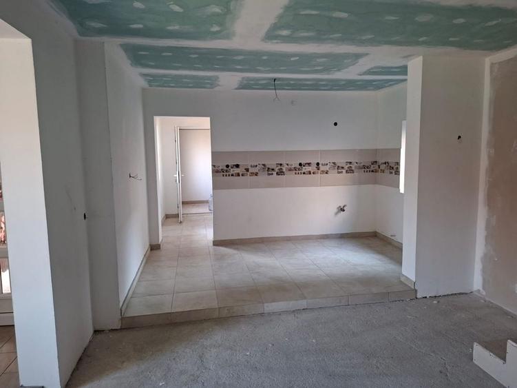Casă cu 4 camere în Central