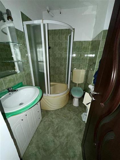 Apartament cu 3 camere decomandat, mobilat în Sud