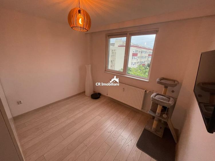 Apartament cu 3 camere semidecomandat în Eroii Revoluției