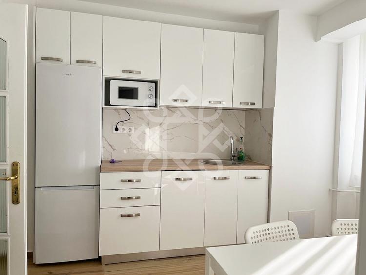 Apartament cu 4 camere semidecomandat, mobilat în Ultracentral