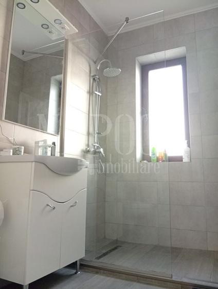 Casă individuală cu 5 camere cu Canalizare în Spitalul Județean
