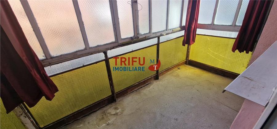 Apartament cu 4 camere decomandat în Cetate