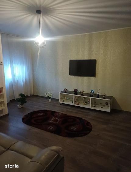 Apartament cu 3 camere decomandat în Rahova