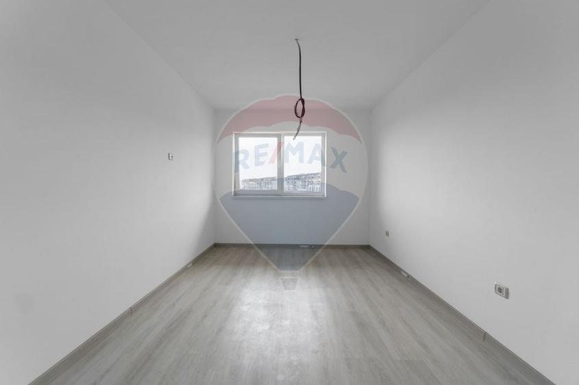 Apartament cu 2 camere semidecomandat în Sânpetru