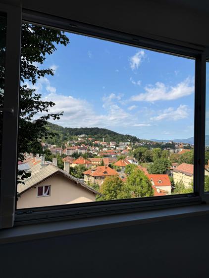 Apartament cu 3 camere decomandat în Dealul Cetății