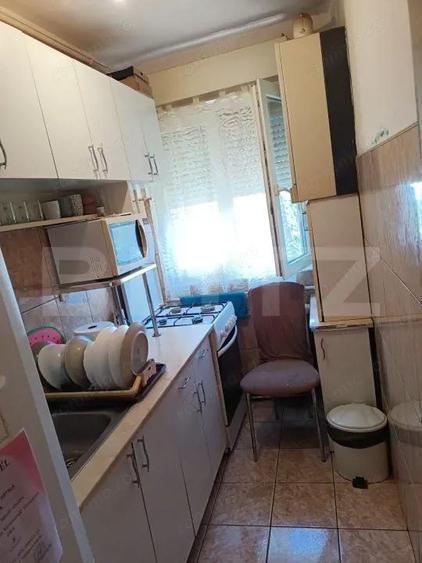 Apartament cu 3 camere semidecomandat în 14 Mai