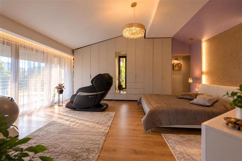 Casă individuală cu 4 camere cu Piscina în Central