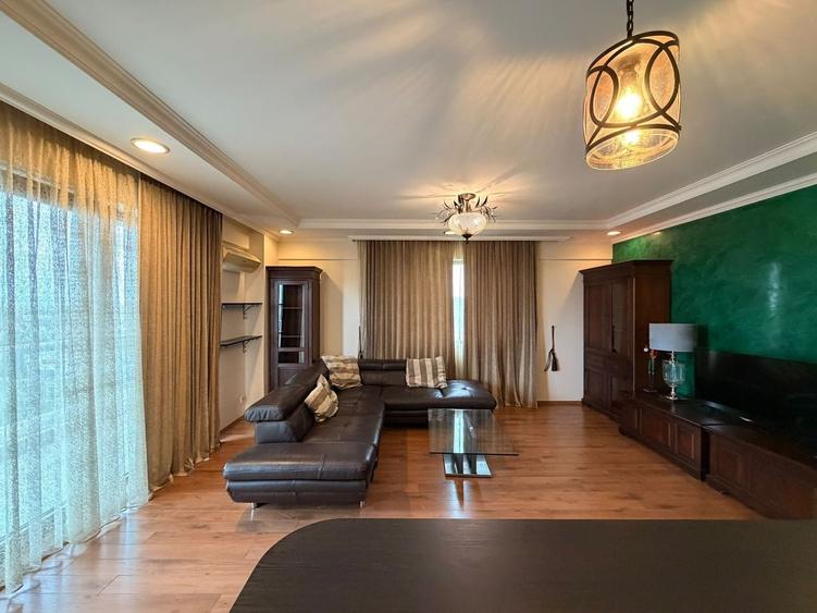 Apartament cu 3 camere semidecomandat, mobilat în Pipera