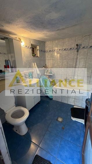 Casă individuală cu 5 camere cu Canalizare în Eroii Revoluției