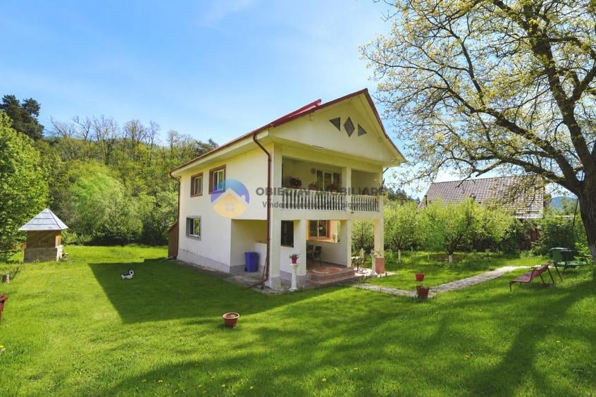 Casă cu 4 camere cu Teren 1800 Mp în Central