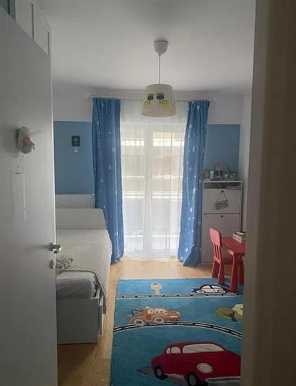 Apartament cu 3 camere semidecomandat în Băneasa