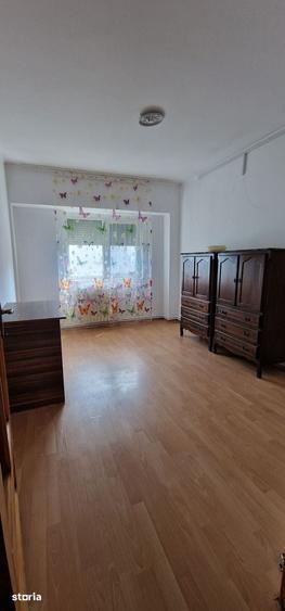 Apartament cu 4 camere decomandat în Gara
