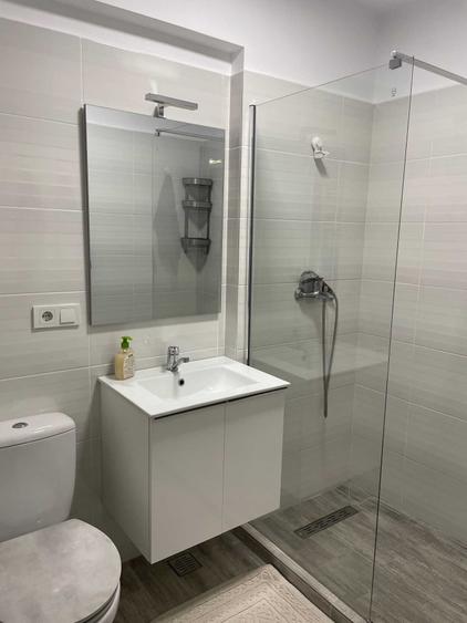 Inchiriere apartament decomandat 3 camere, parcare inclusa - 1