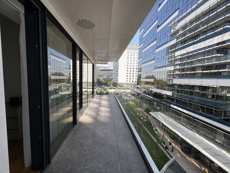 Apartament cu 3 camere semidecomandat în Floreasca