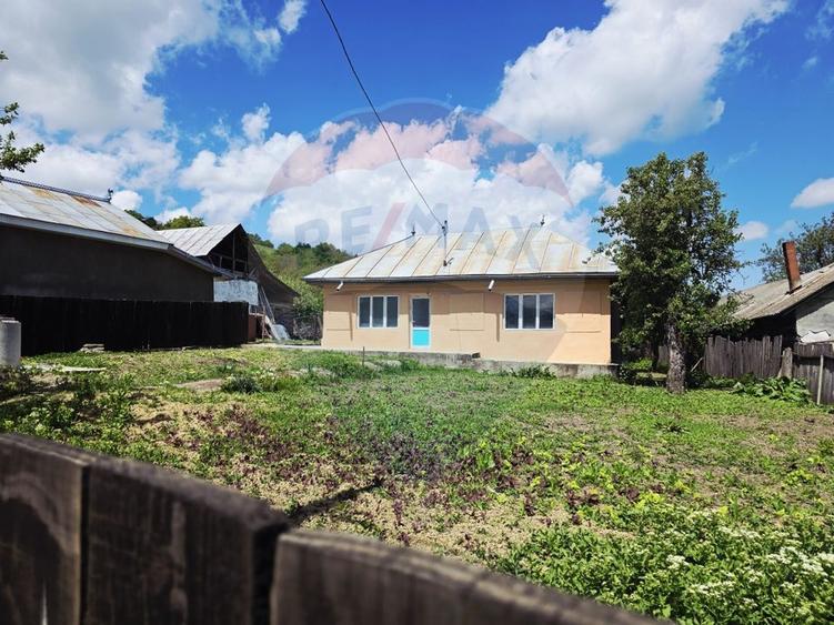 Casă individuală cu 2 camere cu Teren 555 Mp în Botești