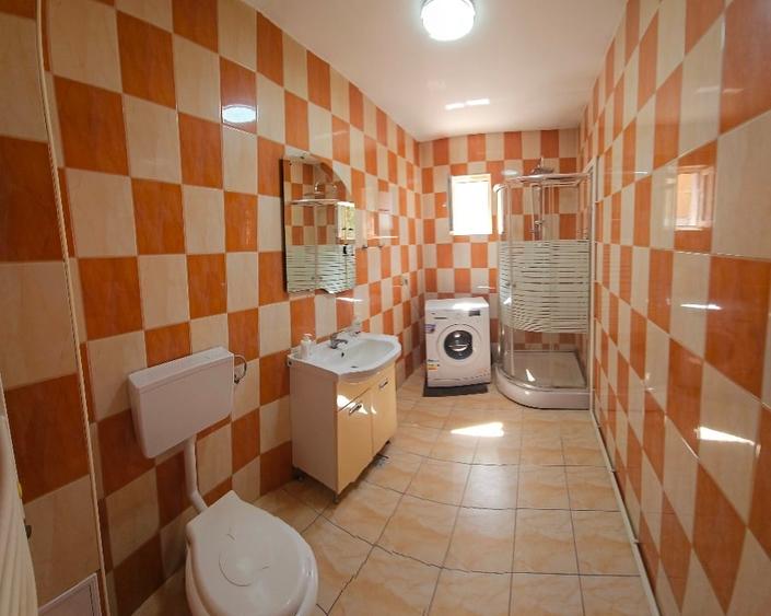 Casă individuală cu 5 camere cu Canalizare în Central