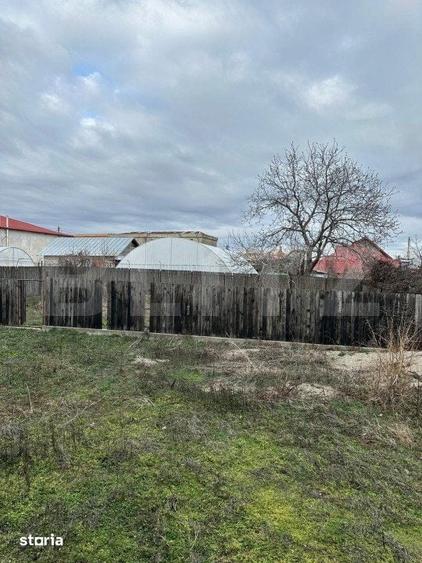 Casă cu 10 camere cu Teren 1400 Mp în Perșinari