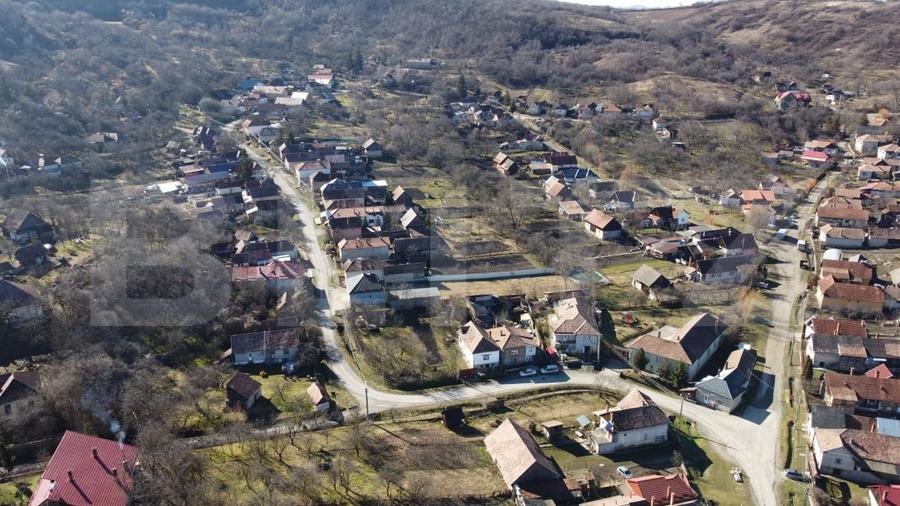 Casă individuală cu 5 camere cu Teren 3200 Mp în Huedin