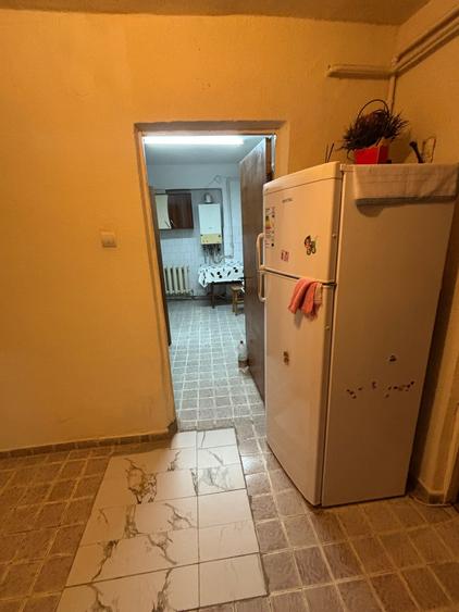 Apartament cu 3 camere semidecomandat în Exterior Vest