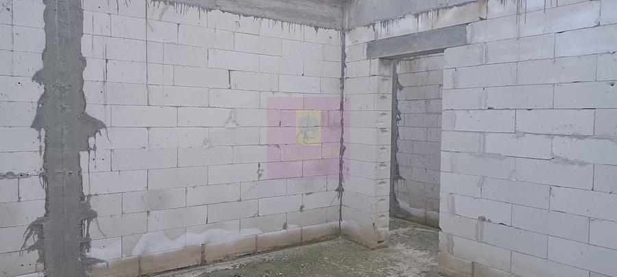 Casă cu Teren 607 Mp în Săbăreni