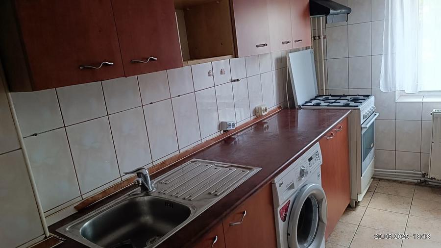 Apartament cu 3 camere semidecomandat în Valea Moșneagului