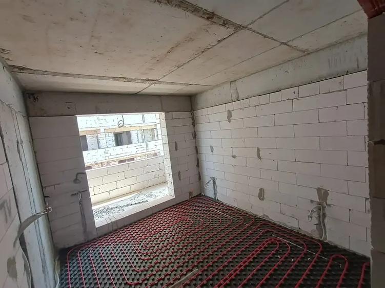 Apartament cu 4 camere decomandat în Theodor Pallady