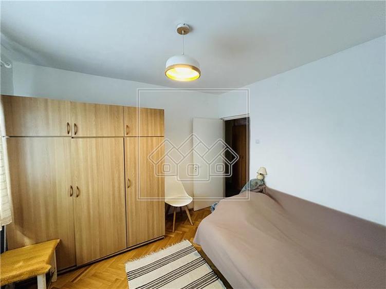 Apartament cu 3 camere decomandat în Terezian