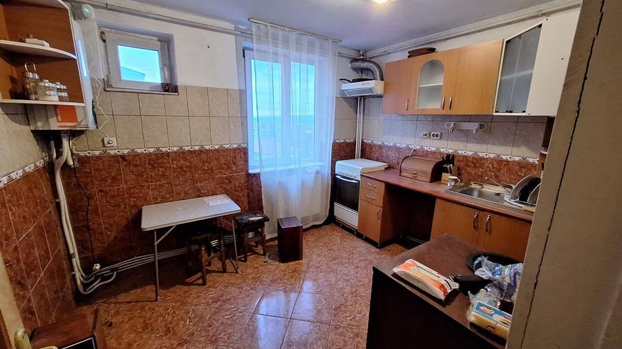 Apartament cu 4 camere semidecomandat în Central