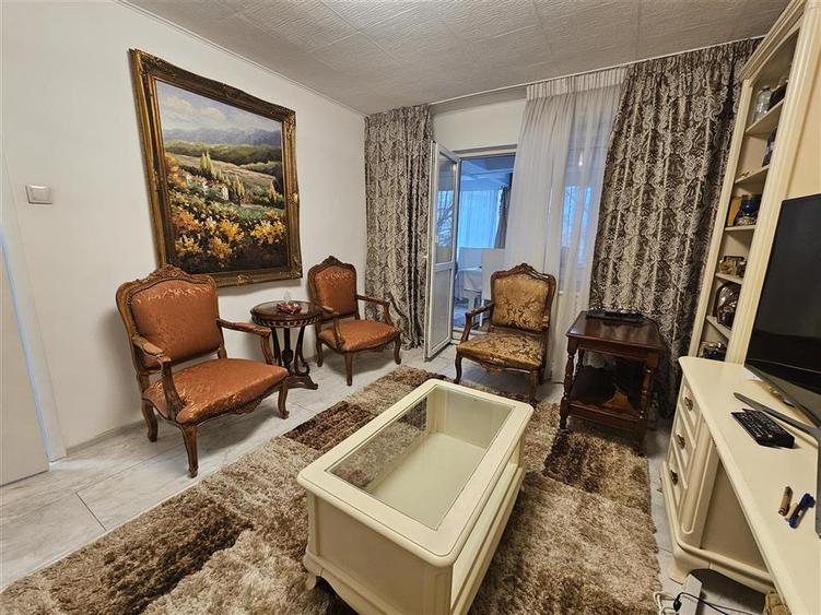 Apartament cu 3 camere decomandat, mobilat în Pantelimon