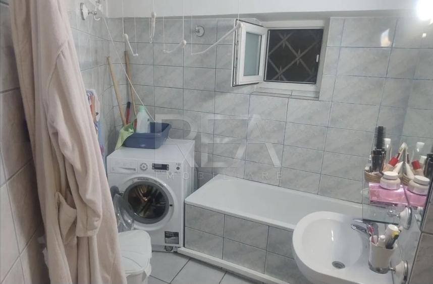 Apartament cu 3 camere semidecomandat, mobilat în Drumul Sării