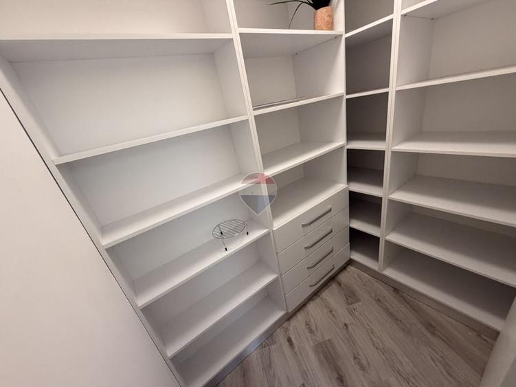 Apartament cu 3 camere decomandat, mobilat în Orașul Nou