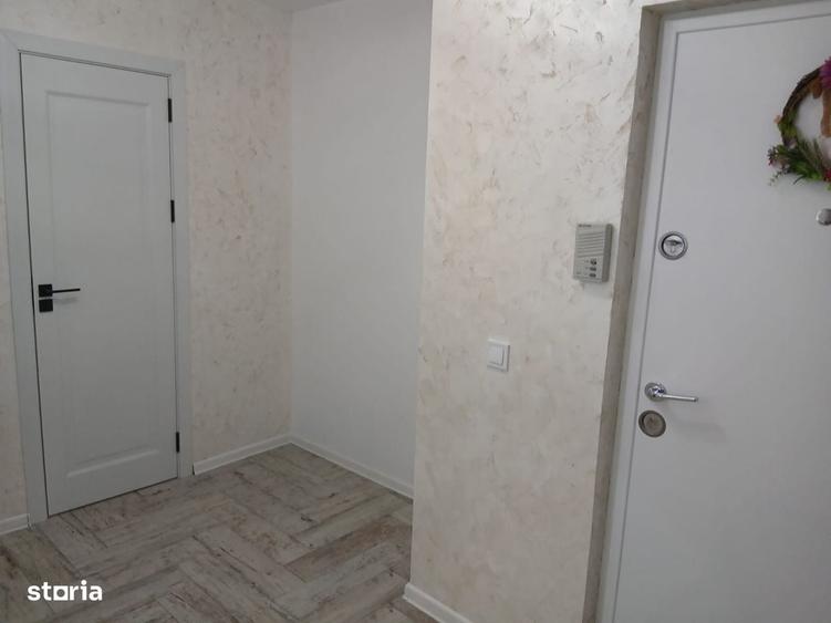 Apartament cu 3 camere semidecomandat în Trivale