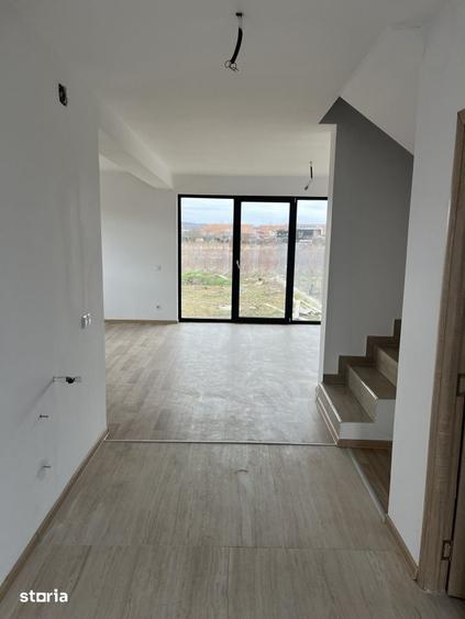 Casă cu 4 camere cu Teren 250 Mp în Central
