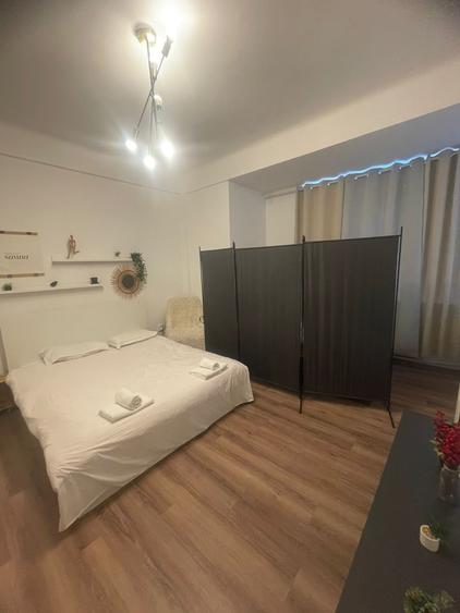 Apartament cu 4 camere decomandat în P-ța Universității