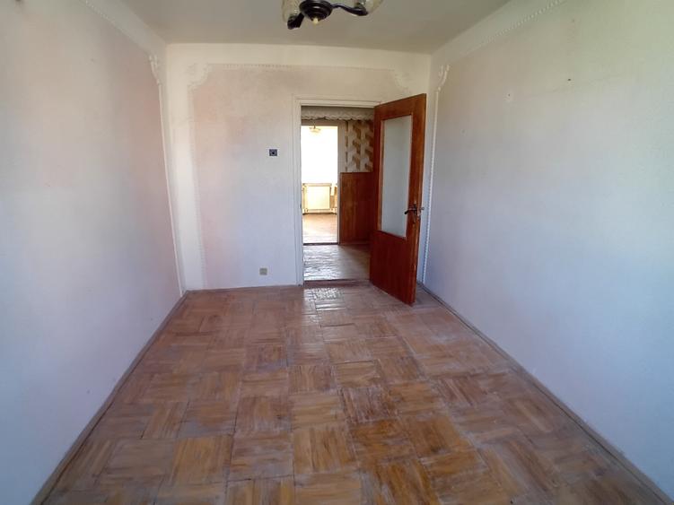 Apartament cu 3 camere decomandat în Calea Romanului