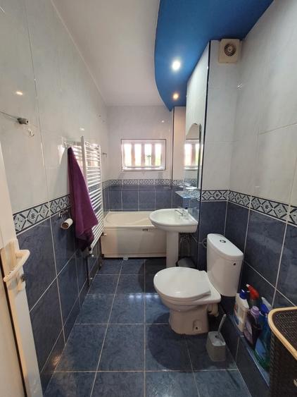 Apartament cu 3 camere semidecomandat în Bartolomeu