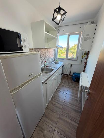 Apartament cu 2 camere nedecomandat în Take Ionescu