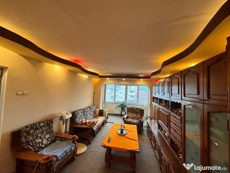 Apartament cu 4 camere decomandat, mobilat în Central