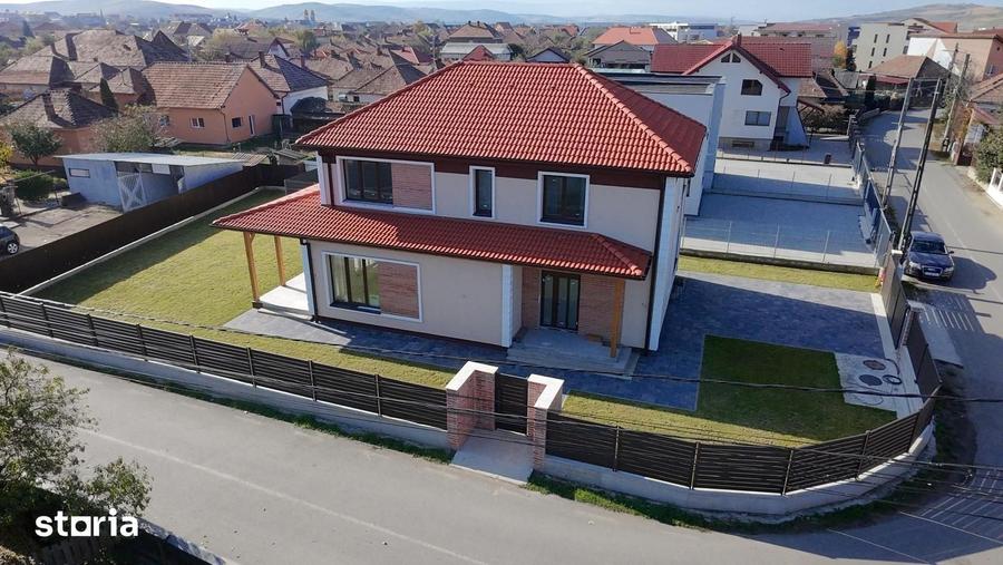 Casă cu 5 camere cu Teren 601 Mp în Apahida