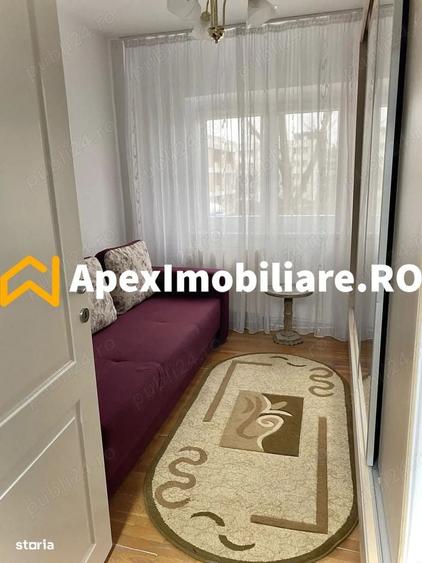 Apartament cu 3 camere semidecomandat în Central