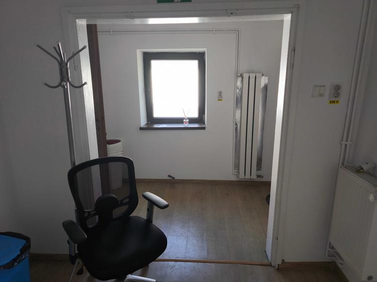 Casă cu 3 camere cu Canalizare în Exterior Vest