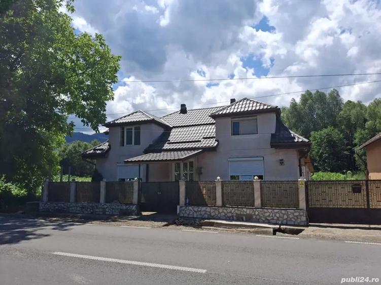 Casă cu 3 camere în Cornișoru
